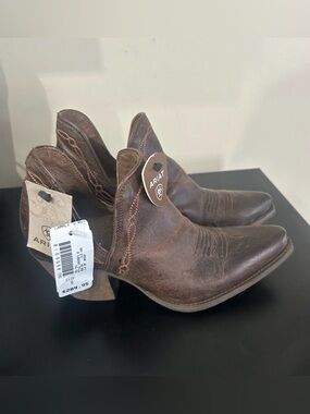 BNWT ARIAT Boots ladies